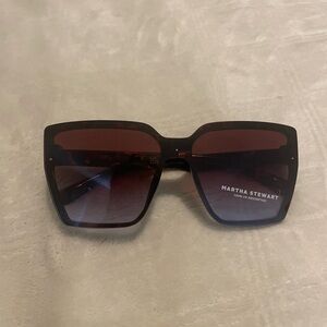 NEVER USED MARTHA STEWART CAT EYE SUNGLASSES